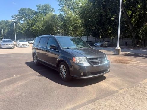 Used 2019 Dodge Grand Caravan SXT FWD image 2