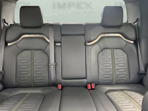 Used 2022 Rivian R1T Launch Edition image 12