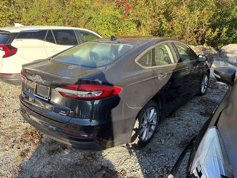 Used 2020 Ford Fusion SE image 3