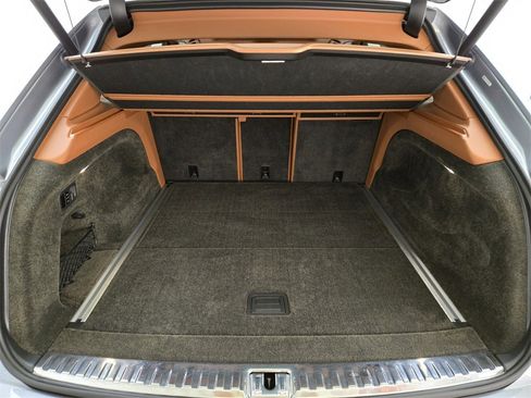 Certified 2022 Bentley Bentayga V8 image 25