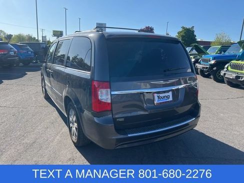 Used 2015 Chrysler Town & Country Touring FWD image 4