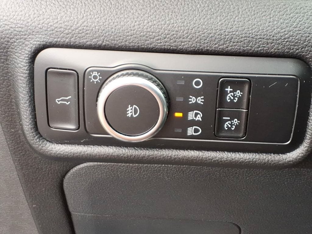 Used 2023 Ford Explorer XLT w/ Equipment Group 202A AWD/4WD image 22