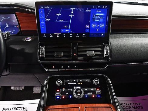 Used 2024 Lincoln Navigator Premiere image 24