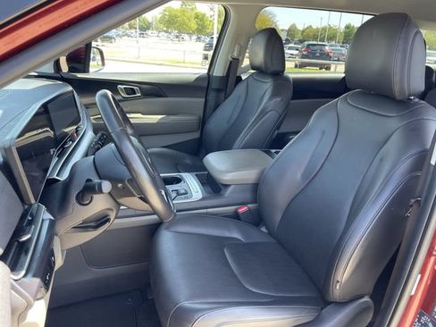 Used 2025 Kia Carnival FWD image 23