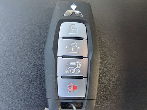 Used 2024 Mitsubishi Outlander SE Black Edition image 32