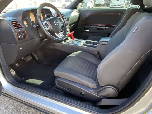 Used 2012 Dodge Challenger SXT image 8