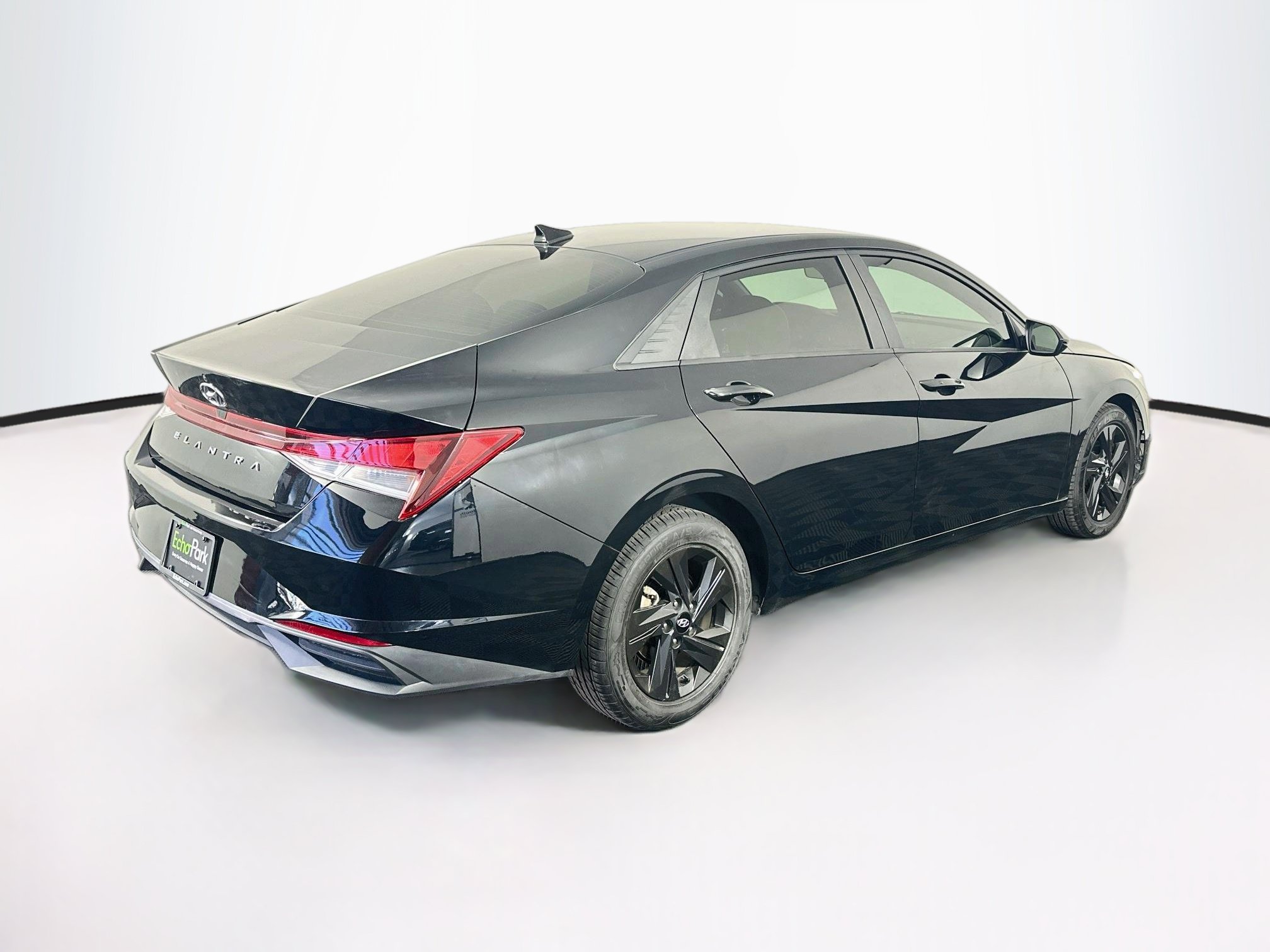 Used 2023 Hyundai Elantra SEL w/ Cargo Package FWD image 9
