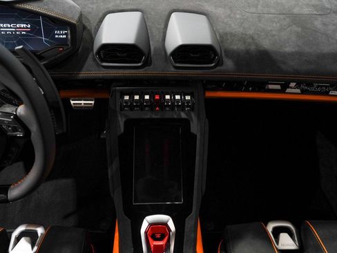 Used 2024 Lamborghini Huracan Tecnica image 11