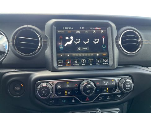 Used 2022 Jeep Wrangler Unlimited Sahara AWD/4WD image 18