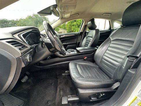 Used 2017 Ford Fusion SE w/ Equipment Group 602A FWD image 11