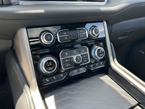 Used 2024 GMC Yukon Denali RWD image 24