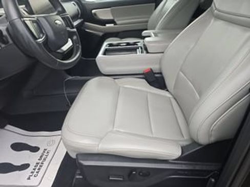 Used 2025 Ford Expedition Active AWD/4WD image 9