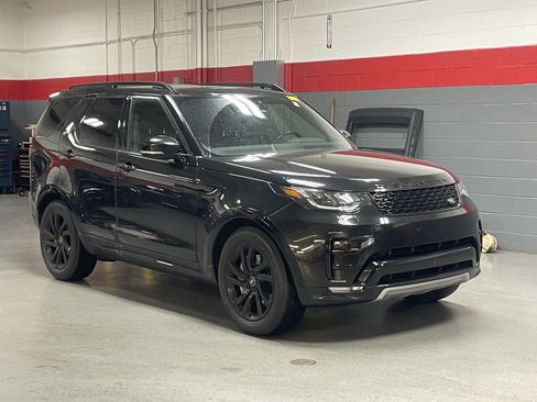 Used 2020 Land Rover Discovery Landmark image 2