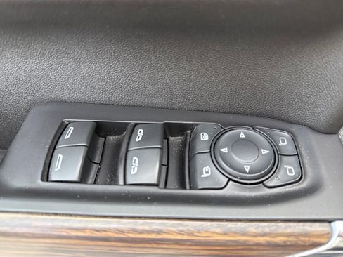 Used 2020 Chevrolet Silverado 1500 High Country w/ Technology Package image 27