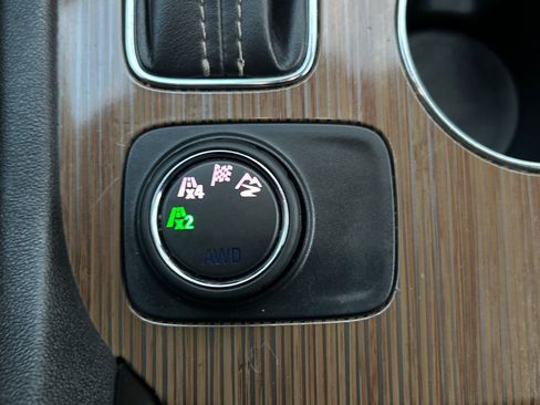 Used 2019 GMC Acadia SLE image 32