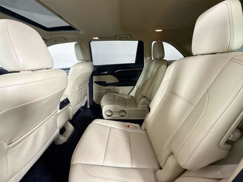 Used 2016 Toyota Highlander Limited FWD image 31