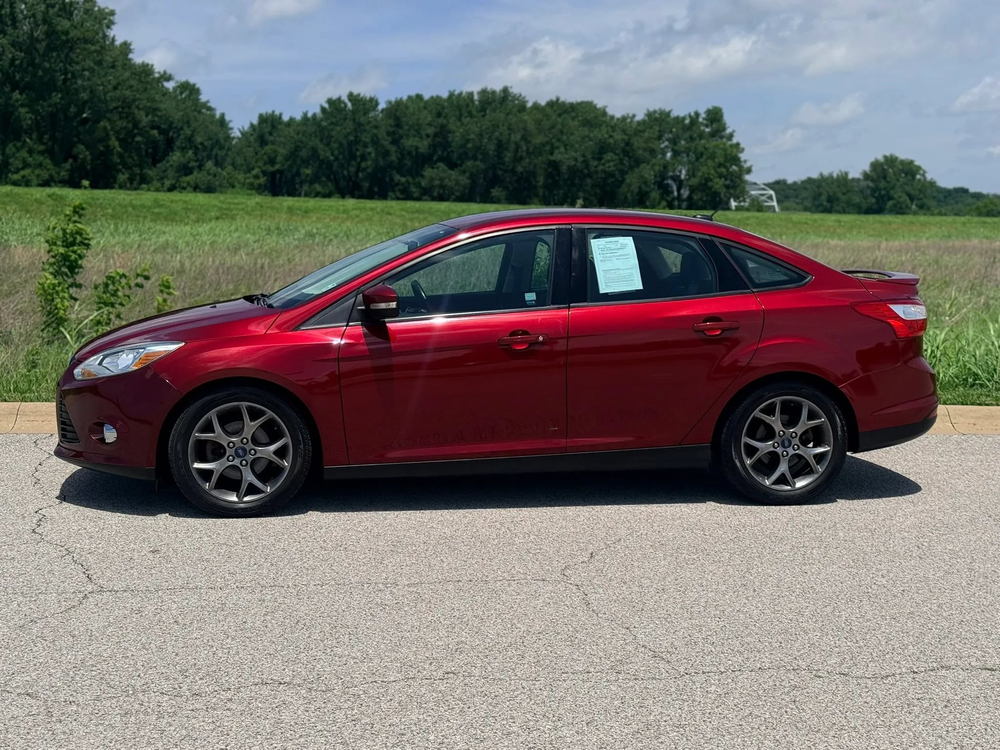 Used 2014 Ford Focus SE w/ Equipment Group 201A FWD image 9