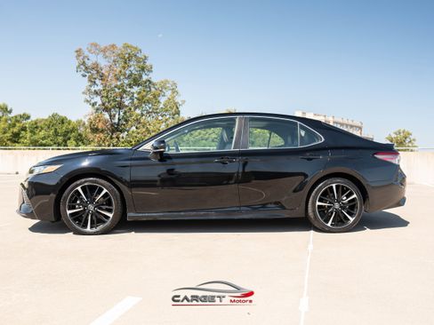 Used 2019 Toyota Camry SE w/ Convenience Package image 4