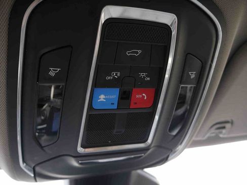 Used 2022 Jeep Wagoneer Series III w/ Flexible Seating Group image 42