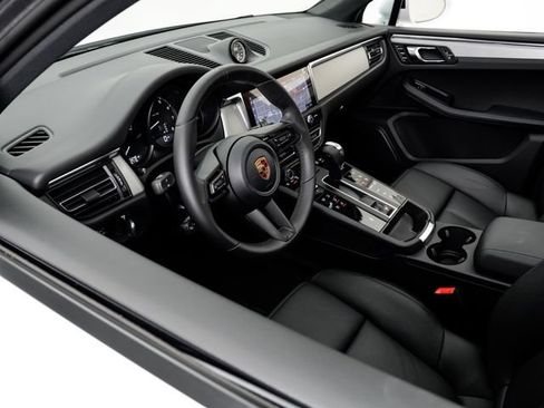 Certified 2026 Porsche Macan AWD/4WD image 7