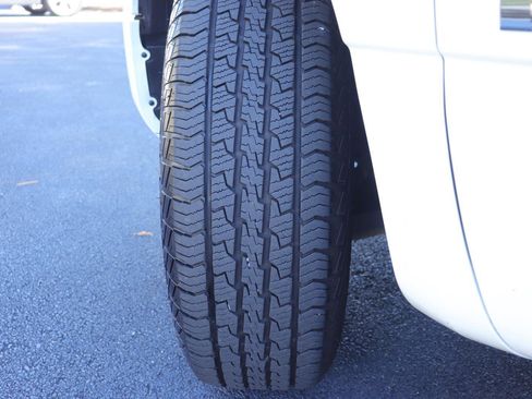 Used 2023 Nissan Titan SV image 32