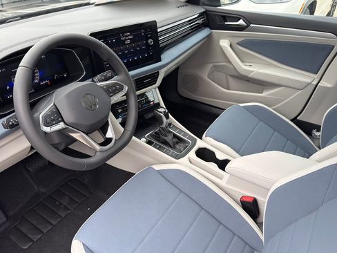 New 2026 Volkswagen Jetta SE FWD image 10