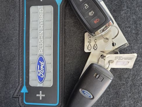 Used 2015 Ford C-MAX Energi SEL w/ Equipment Group 302A FWD image 30