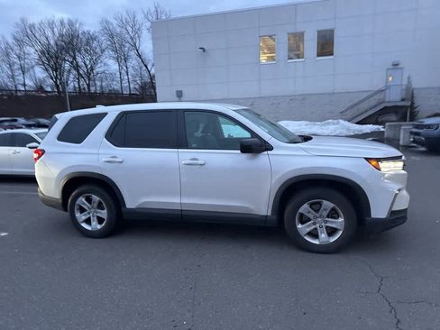 Used 2023 Honda Pilot LX image 7