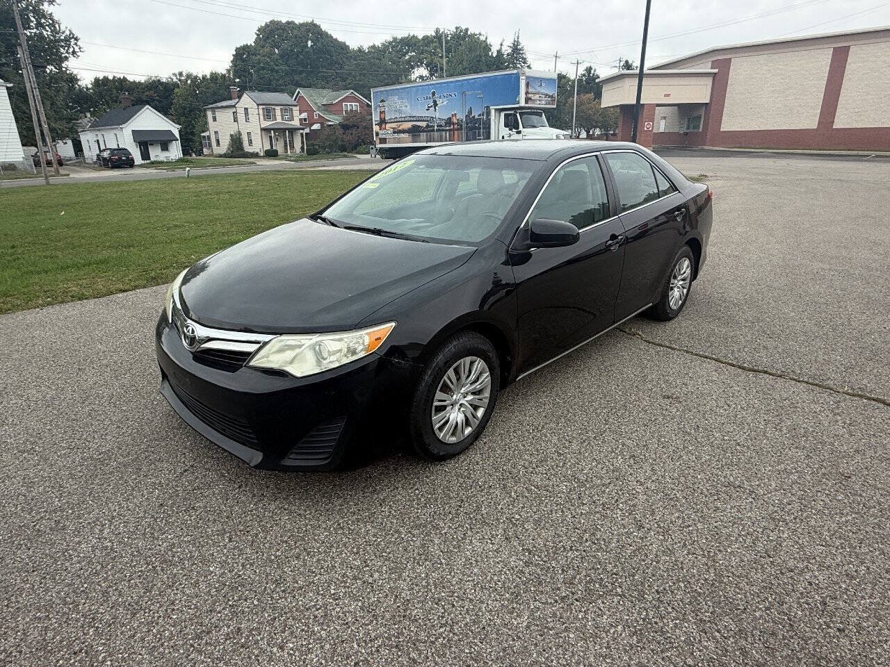 Used 2012 Toyota Camry LE FWD image 1