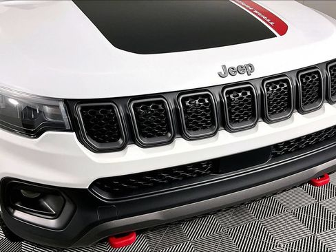 Used 2024 Jeep Compass Trailhawk AWD/4WD image 30