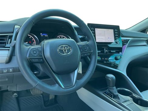 Used 2024 Toyota Camry SE image 17