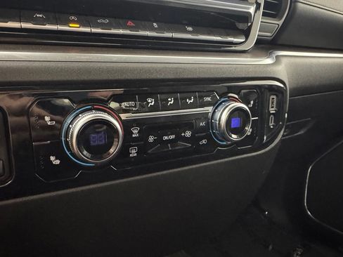 Used 2025 GMC Sierra 1500 SLT AWD/4WD image 24
