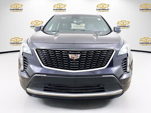 Used 2022 Cadillac XT4 Premium Luxury w/ Enhanced Visibility Package FWD image 2