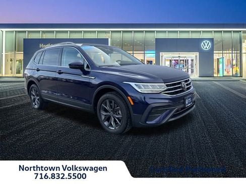 Used 2023 Volkswagen Tiguan SE w/ Panoramic Sunroof Package image 1
