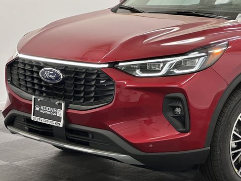 New 2025 Ford Escape SE w/ PHEV Premium Package image 2