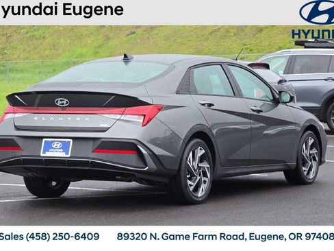 New 2025 Hyundai Elantra SEL image 4