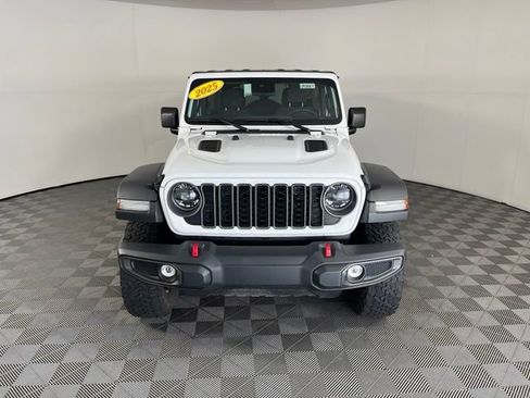 Used 2025 Jeep Wrangler Unlimited Rubicon AWD/4WD image 2
