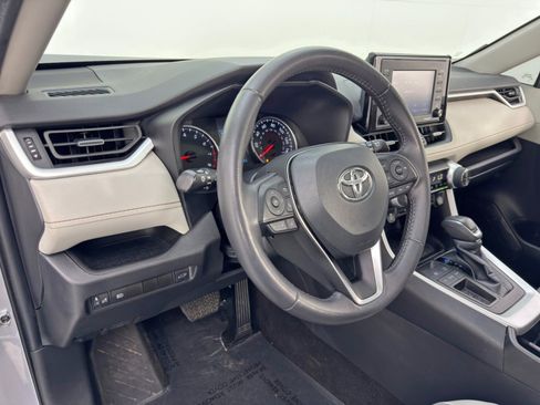Used 2022 Toyota RAV4 XLE Premium image 13