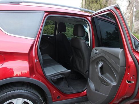 Used 2016 Ford Escape SE w/ Equipment Group 201A image 6