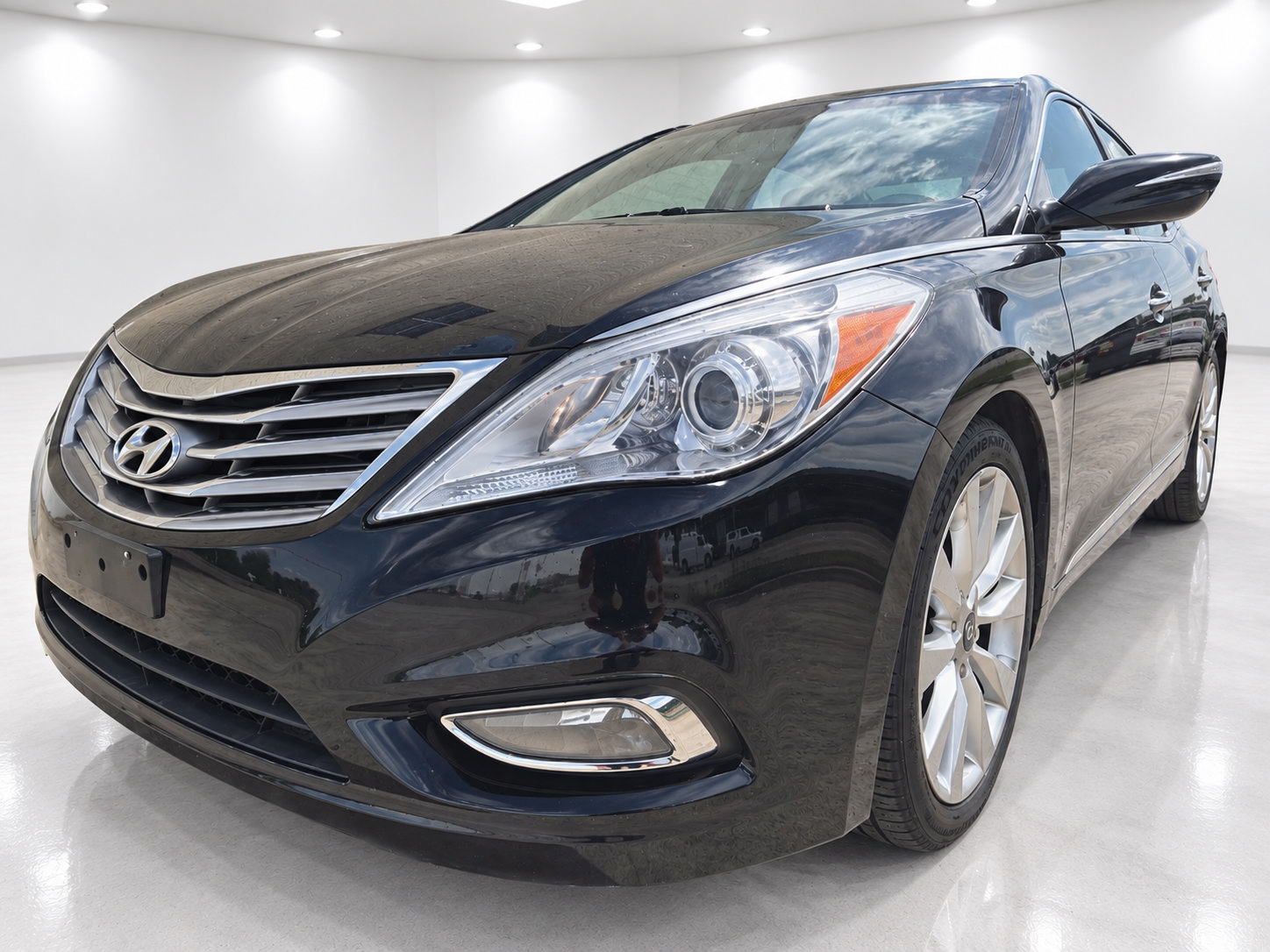 Used 2013 Hyundai Azera w/ Technology Pkg FWD image 1