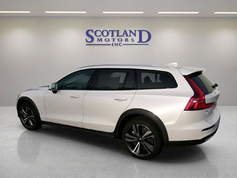 Used 2025 Volvo V60 B5 Cross Country Plus AWD/4WD image 8