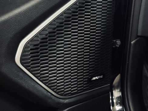 Used 2023 Jeep Grand Cherokee Limited w/ Black Appearance Package image 16