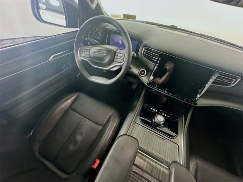 Used 2024 Jeep Wagoneer L Series II w/ Flexible Seating Group image 9