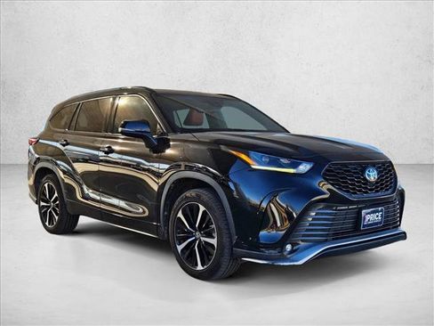 Used 2021 Toyota Highlander XSE image 3