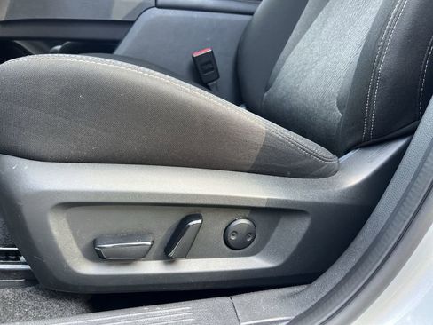 Used 2024 Nissan Rogue SV image 13