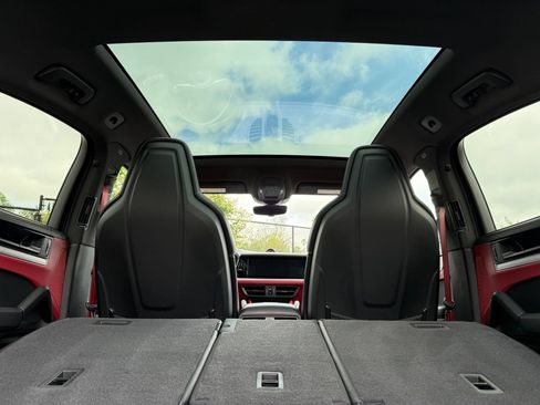 Certified 2024 Porsche Cayenne S AWD/4WD image 36