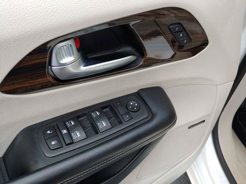 Used 2021 Chrysler Pacifica Limited w/ Premium & Safety Sphere Group AWD/4WD image 12