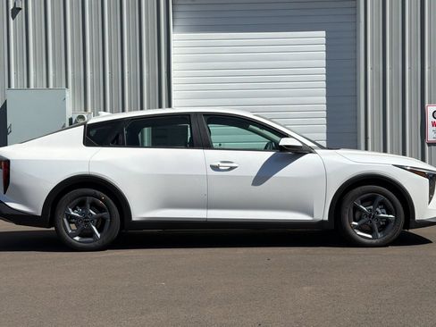 New 2026 Kia K4 FWD image 3