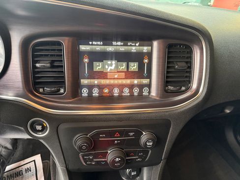 Used 2017 Dodge Charger SXT w/ Navigation & Travel Group image 12