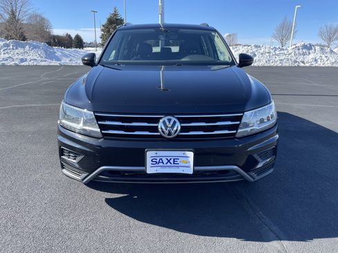 Used 2018 Volkswagen Tiguan SE w/ Panoramic Sunroof Package image 8